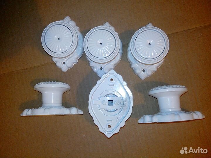 Дверь деревянная,ручки для двери