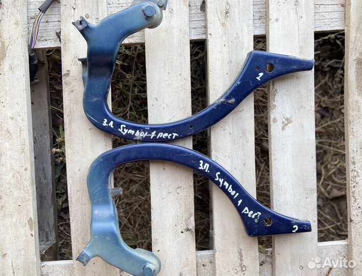 Петля крышки багажника Renault Symbol