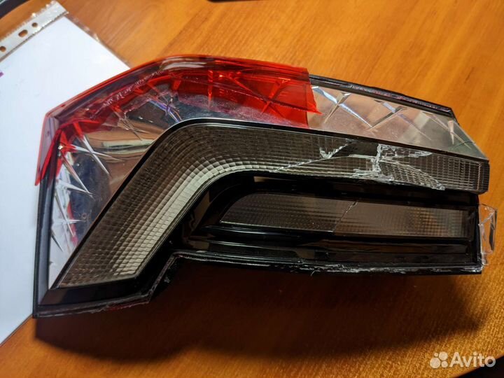 Задняя левая фара skoda rapid