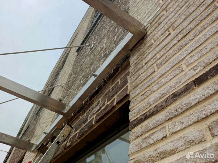 Козырек с монтажом