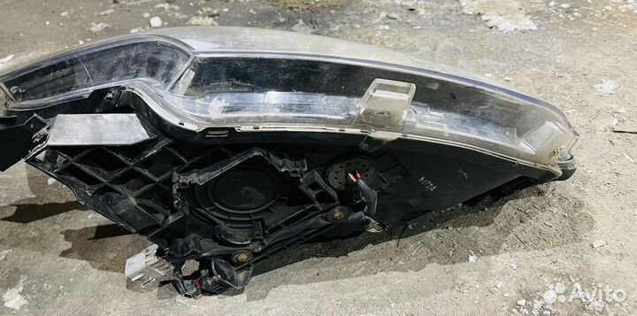 Фара Mitsubishi Outlander 2014