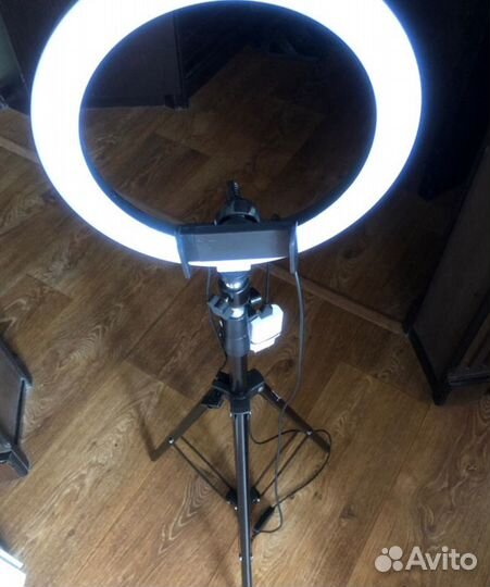 Новая кольцевая лампа с штативом