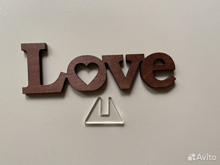 Надпись “Love”