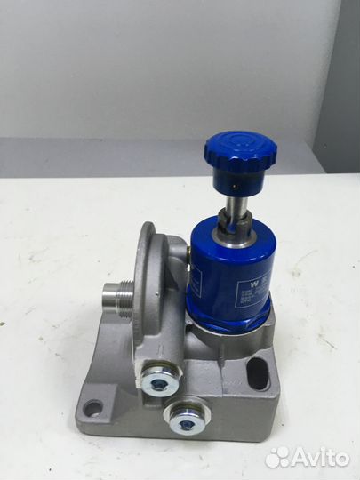 Кронштейн топливного фильтра с подкачкой