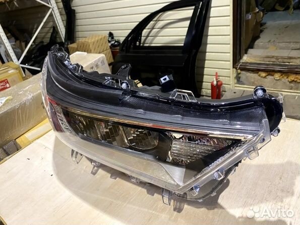 Тойота Рав 4 50 Фара правая