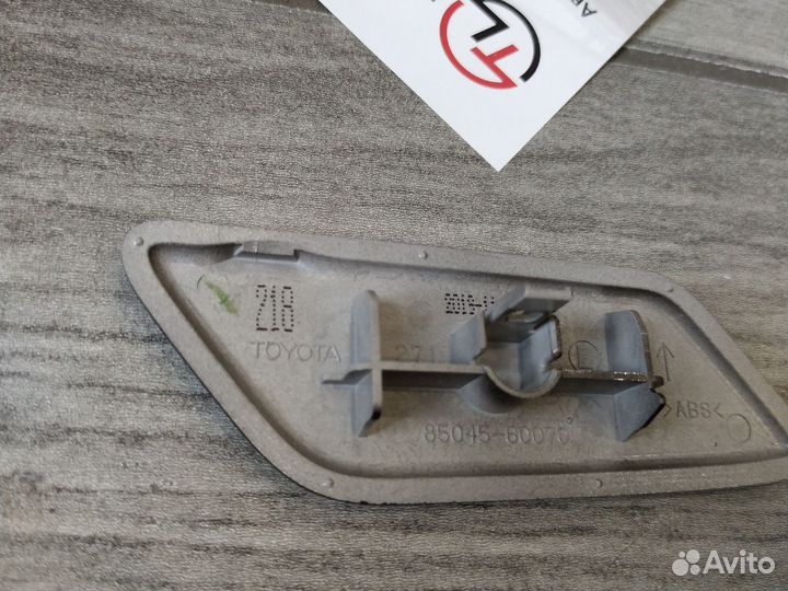 Крышка форсунки Прадо 150 левая черная 17-20