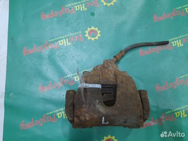 Суппорт передний левый Ford Focus 2 седан 1.8