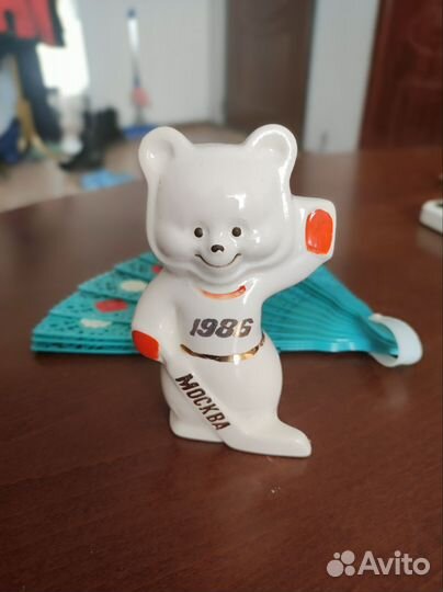 Статуэтка фарфор Мишка -талисман Хоккеист,Конаково