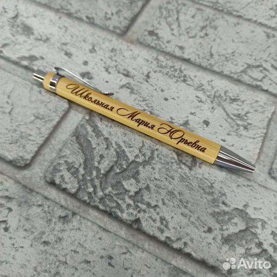 Шариковые ручки из дерева с гравировкой