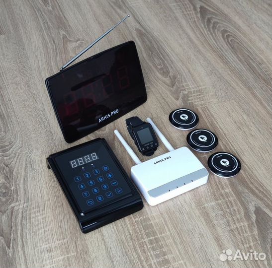 Система вызова: кнопка вызова официанта с часами