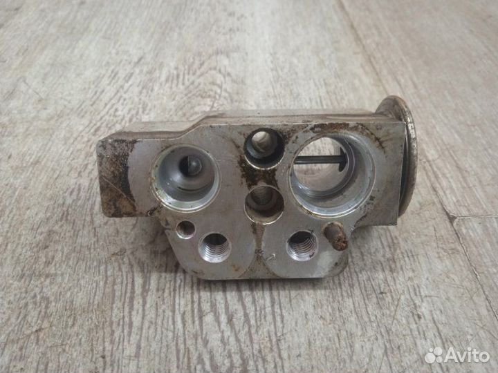 Клапан кондиционера Volkswagen Passat B6 BZB 2008