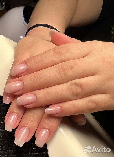 Модель на маникюр