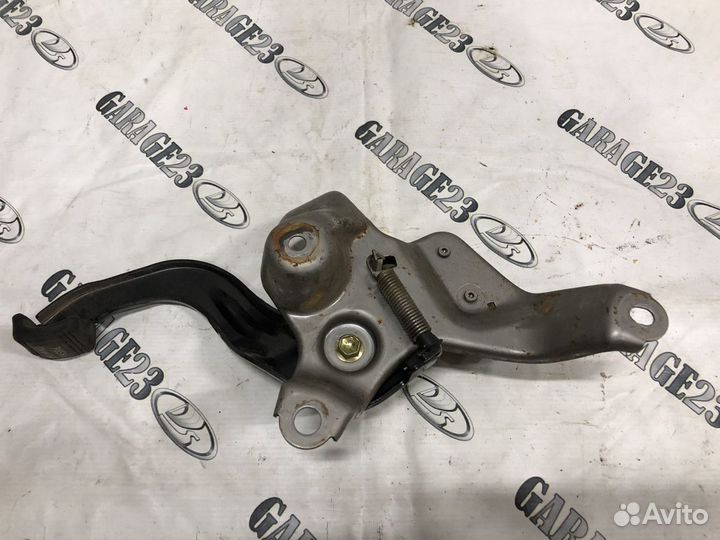 Педаль ручника Lexus Rx 300