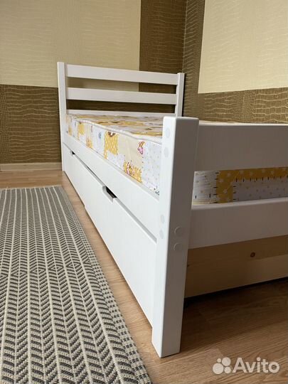 Кровать детская подростковая из массива