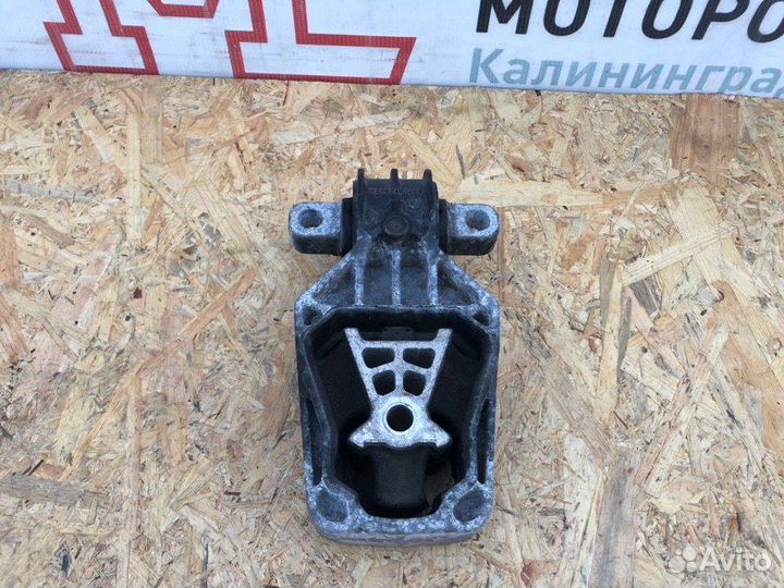 Подушка двигателя задняя Mercedes Gla-Class X156