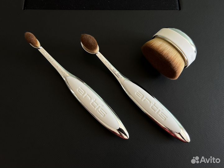 Artis Brush