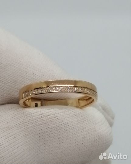 Золотое обручальное кольцо с бриллиантом 17р