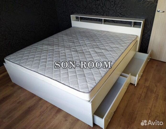Кровать двуспальная с матрасом и ящиками