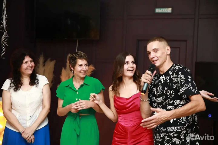 Ведущий, музыкант, певец