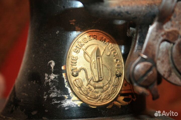 Антикварная ножная швейная машинка Singer