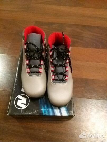 Лыжные ботинки, лыжи, палки(набор)