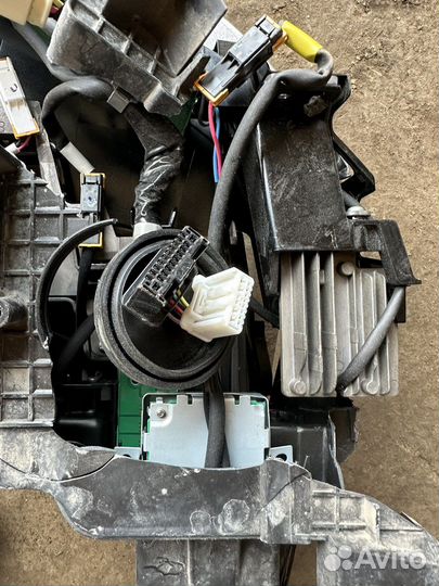 Lexus 570 левая фара на запчасти