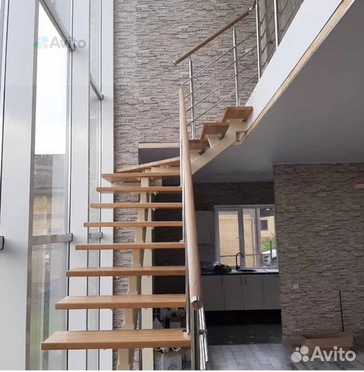 Лестница на металлокаркасе от производителя