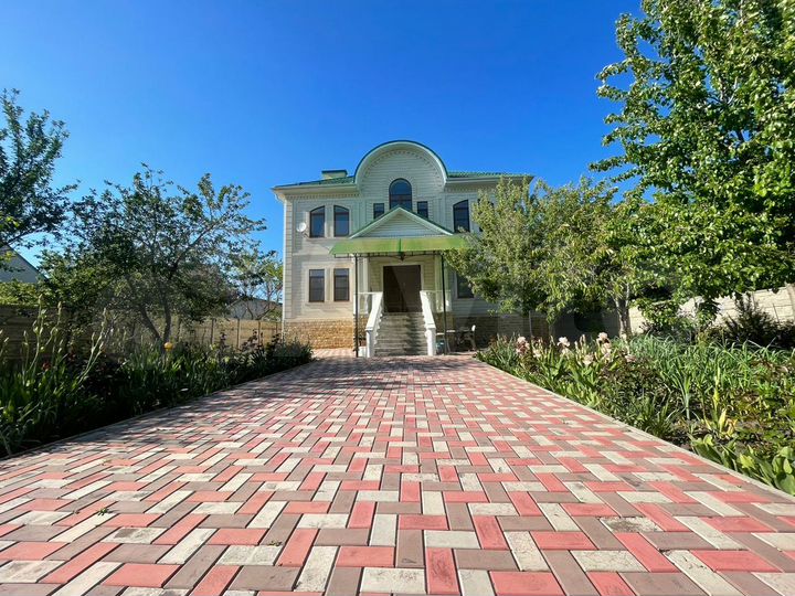 Дом 376,6 м² на участке 14 сот.