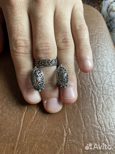 Серебряные серьги и кольцо (комплект )