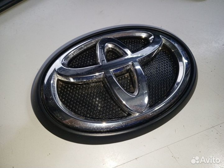 Эмблема Toyota Hilux 2015