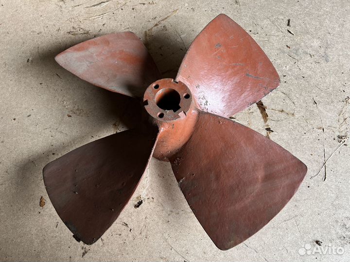 Винт гребной правый бмк-Т пок1396-00.10.00 новый