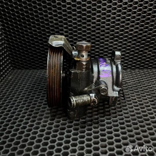 Насос гидроусилителя руля Toyota Carina 1995