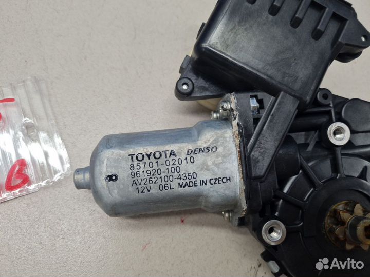 Моторчик стеклоподъёмника задний левый Toyota Avensis T27 2008-2018