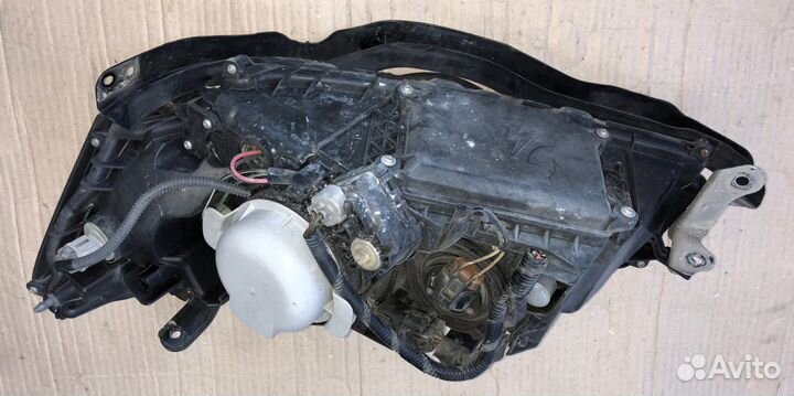 Фара передняя правая Subaru B9 outbac Xenon