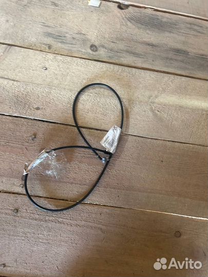 Трос замка капота Skoda Rapid