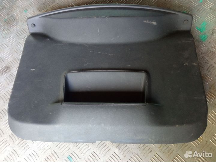 Обшивка двери багажника Renault Duster