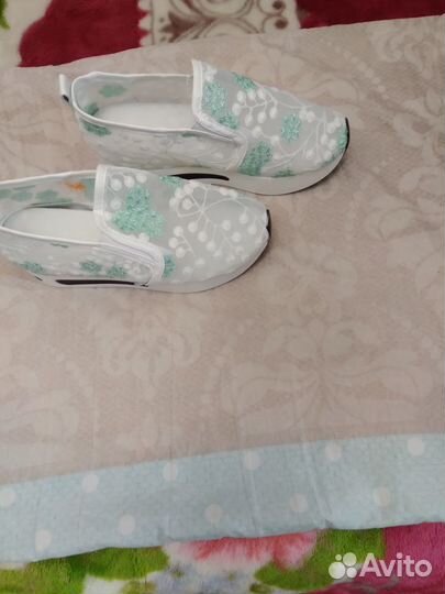 Продам летние кроссовки