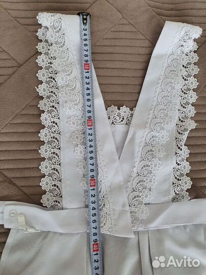 Белый школьный фартук