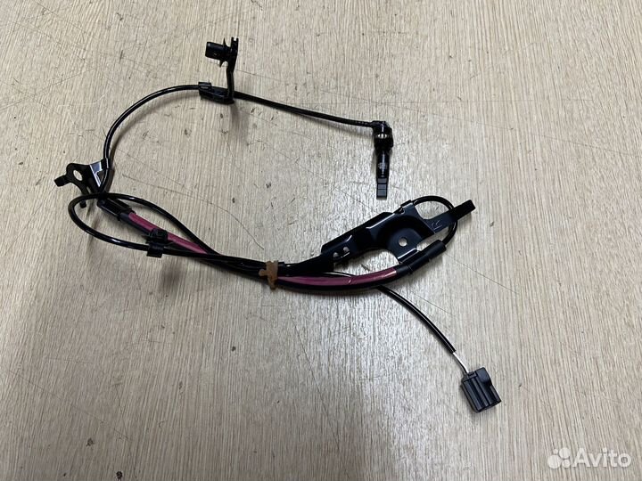 Датчик ABS передний правый Toyota Camry 75