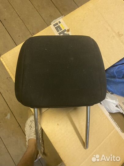 Задний центральный подголовник lancer 9