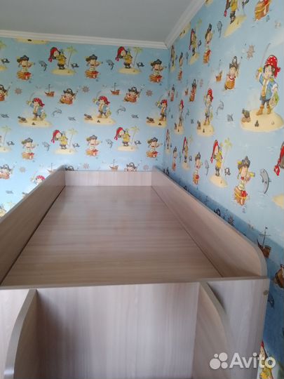 Двухъярусная кровать с диваном бу