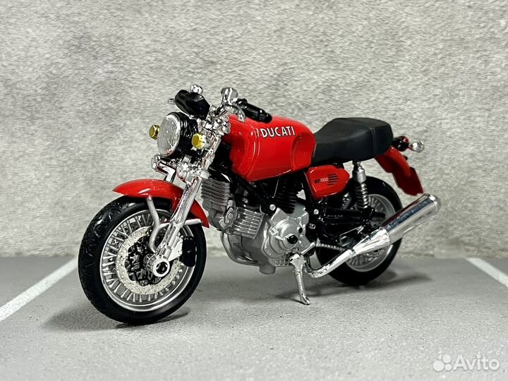 Коллекционная модель Ducati GT1000 1:18 Bburago