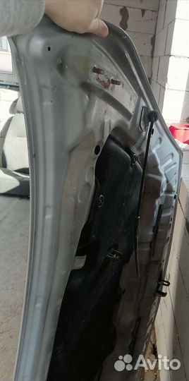 Капот Nissan tiida