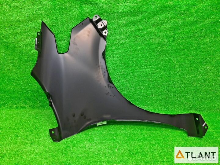 Крыло переднее правое левое toyota sienta