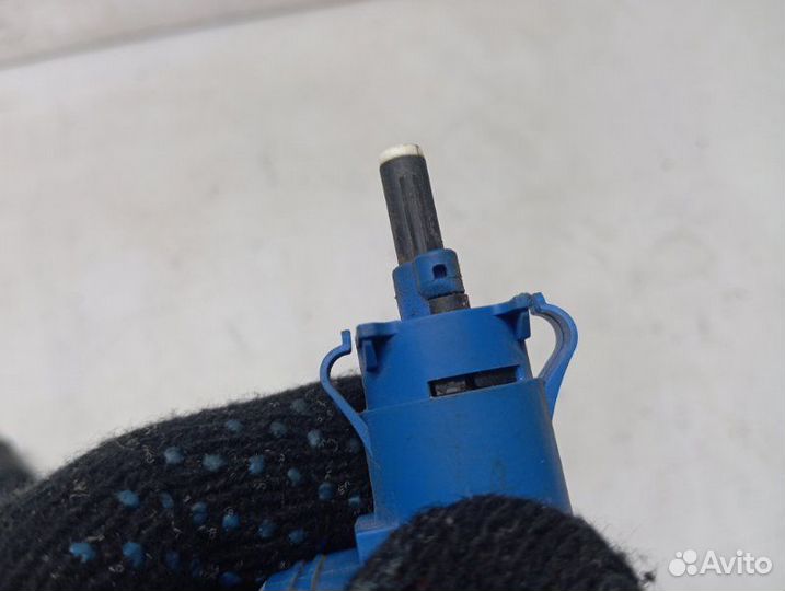 Концевик под педаль тормоза Ford Focus CB8 pnda