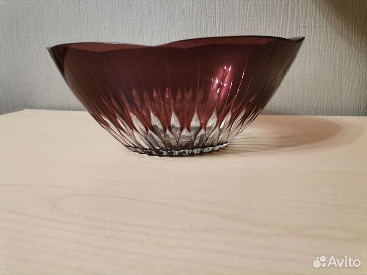 Конфетница (салатница, ваза) маpганцeвого цвeтa