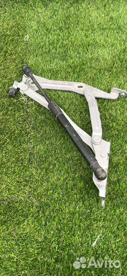 Петля крышки багажника левая Ford Mustang