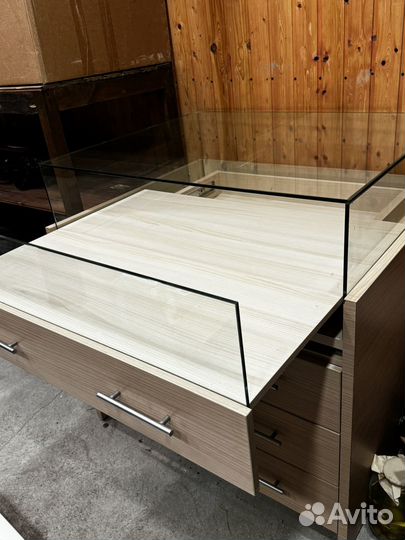 Шкаф витрина бу