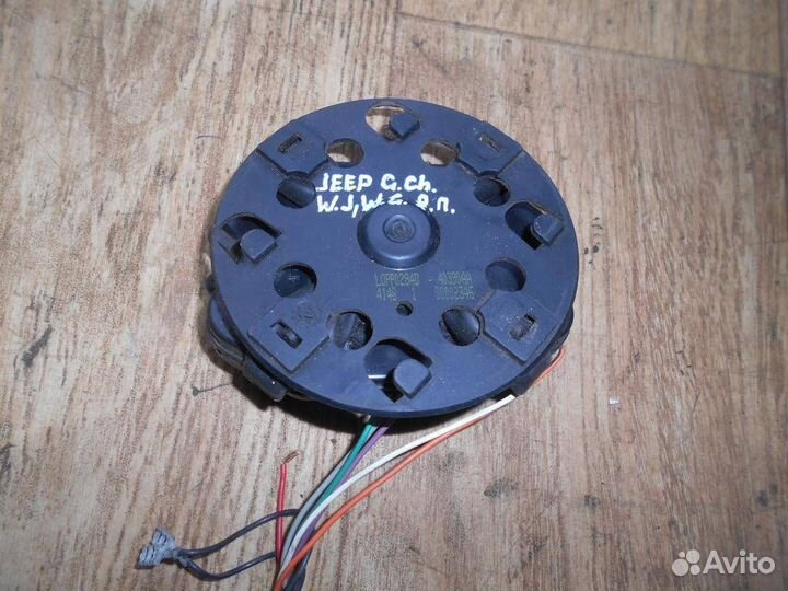 Моторчик корректора зеркала правого Jeep Grand Ch