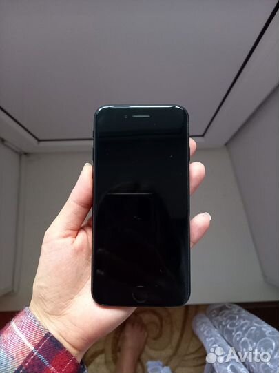 iPhone SE, 128 ГБ